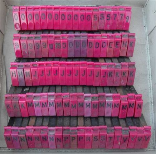 Rock-ola Bright Pink Button (RO217)